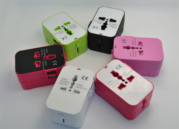 USB2.1A旅行插頭 40x50x72mm