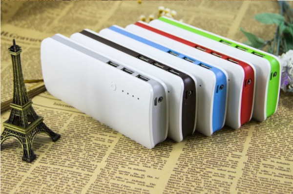 三輸出行動電源 142x62x25mm - Image 3