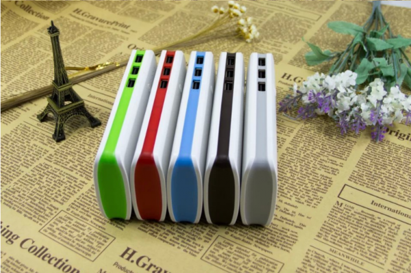三輸出行動電源 142x62x25mm - Image 4